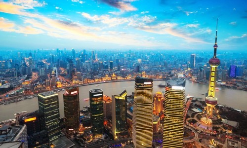 港媒文章《美國唱衰中國經(jīng)濟(jì)，是“矮個(gè)嘲笑高個(gè)”》（環(huán)球網(wǎng)）