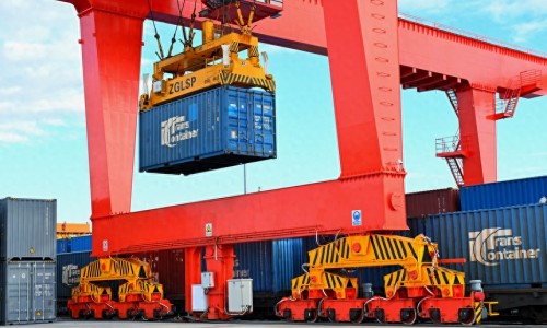 中歐班列“東通道”今年通行量突破4500列（人民網）