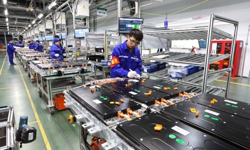 「英」馬丁?雅克“阻止中國(guó)發(fā)展，將像不讓海水漲潮一樣可恥地失敗”（環(huán)球時(shí)報(bào)）